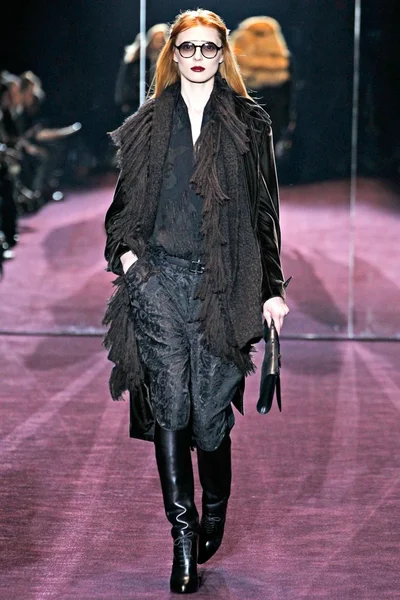 Look 10